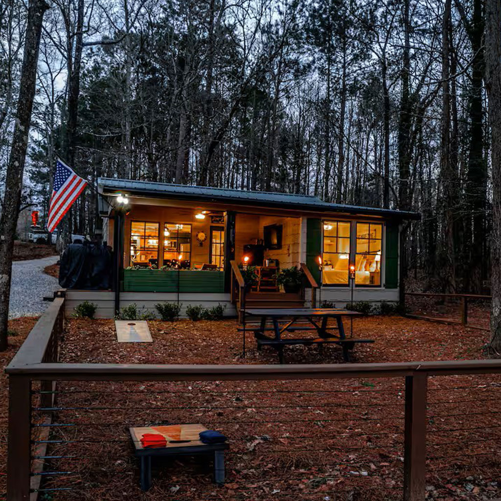 Exterior of Leisure-Lee Retreat in Milledgeville, GA